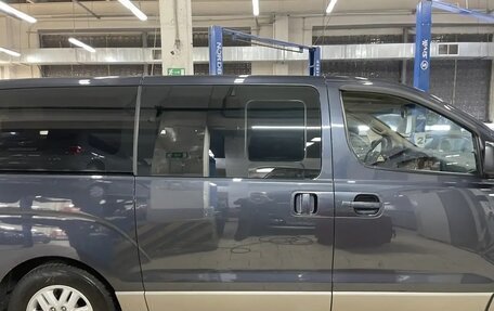 Hyundai H-1 II рестайлинг, 2015 год, 2 250 000 рублей, 10 фотография