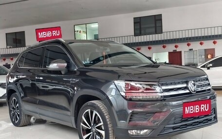 Volkswagen Tiguan II, 2021 год, 1 920 000 рублей, 3 фотография