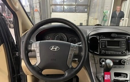 Hyundai H-1 II рестайлинг, 2015 год, 2 250 000 рублей, 30 фотография