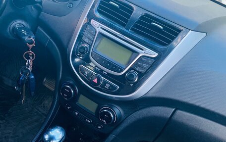 Hyundai Solaris II рестайлинг, 2013 год, 799 999 рублей, 4 фотография