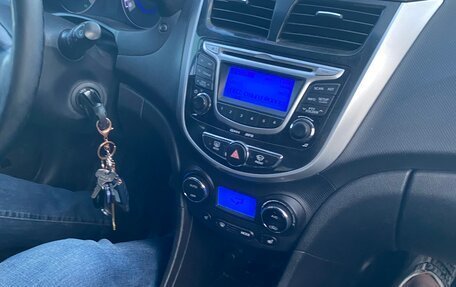 Hyundai Solaris II рестайлинг, 2013 год, 799 999 рублей, 5 фотография