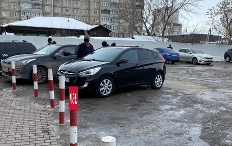 Hyundai Solaris II рестайлинг, 2013 год, 799 999 рублей, 3 фотография