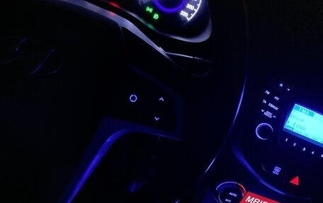 Hyundai Solaris II рестайлинг, 2013 год, 799 999 рублей, 7 фотография