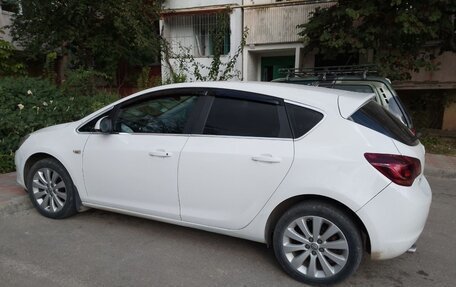 Opel Astra J, 2011 год, 610 000 рублей, 2 фотография