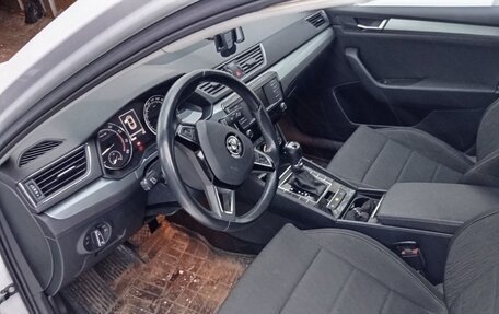 Skoda Superb III рестайлинг, 2017 год, 1 940 000 рублей, 8 фотография