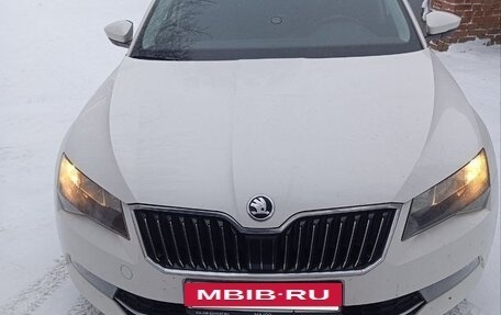 Skoda Superb III рестайлинг, 2017 год, 1 940 000 рублей, 2 фотография
