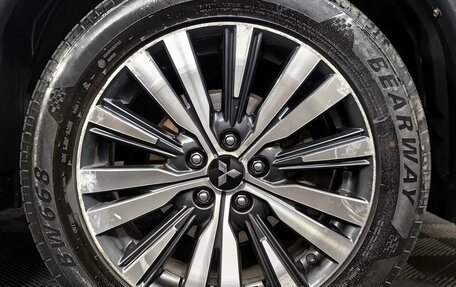 Mitsubishi Outlander III рестайлинг 3, 2018 год, 1 819 000 рублей, 9 фотография