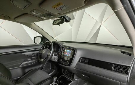 Mitsubishi Outlander III рестайлинг 3, 2018 год, 1 819 000 рублей, 13 фотография