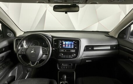 Mitsubishi Outlander III рестайлинг 3, 2018 год, 1 819 000 рублей, 14 фотография