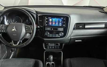 Mitsubishi Outlander III рестайлинг 3, 2018 год, 1 819 000 рублей, 15 фотография