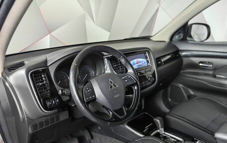 Mitsubishi Outlander III рестайлинг 3, 2018 год, 1 819 000 рублей, 19 фотография