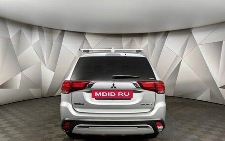 Mitsubishi Outlander III рестайлинг 3, 2018 год, 1 819 000 рублей, 8 фотография