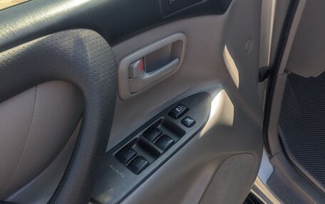 Toyota Land Cruiser 100 рестайлинг 2, 2006 год, 2 500 000 рублей, 10 фотография