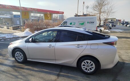 Toyota Prius IV XW50, 2016 год, 1 350 000 рублей, 3 фотография