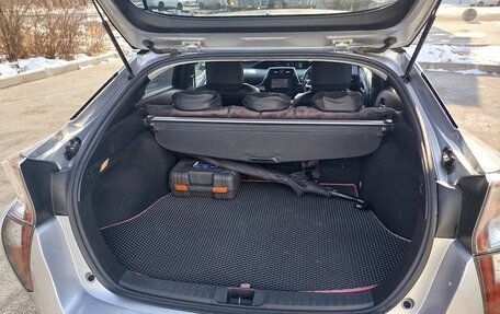 Toyota Prius IV XW50, 2016 год, 1 350 000 рублей, 6 фотография