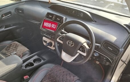 Toyota Prius IV XW50, 2016 год, 1 350 000 рублей, 5 фотография