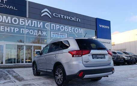 Mitsubishi Outlander III рестайлинг 3, 2016 год, 1 880 000 рублей, 5 фотография