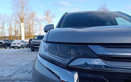 Mitsubishi Outlander III рестайлинг 3, 2016 год, 1 880 000 рублей, 14 фотография