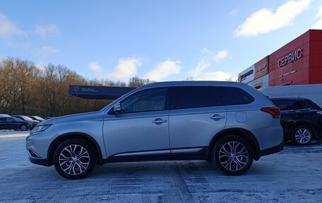 Mitsubishi Outlander III рестайлинг 3, 2016 год, 1 880 000 рублей, 4 фотография