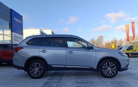 Mitsubishi Outlander III рестайлинг 3, 2016 год, 1 880 000 рублей, 9 фотография