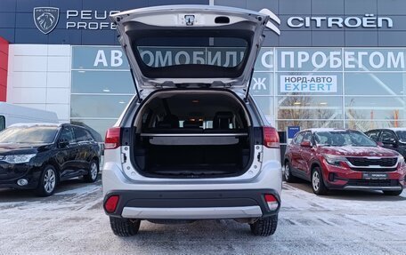 Mitsubishi Outlander III рестайлинг 3, 2016 год, 1 880 000 рублей, 7 фотография