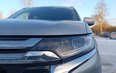 Mitsubishi Outlander III рестайлинг 3, 2016 год, 1 880 000 рублей, 15 фотография