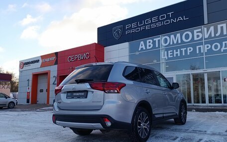 Mitsubishi Outlander III рестайлинг 3, 2016 год, 1 880 000 рублей, 8 фотография