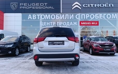 Mitsubishi Outlander III рестайлинг 3, 2016 год, 1 880 000 рублей, 6 фотография