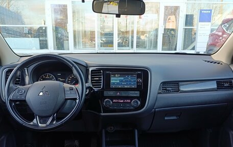Mitsubishi Outlander III рестайлинг 3, 2016 год, 1 880 000 рублей, 18 фотография