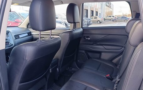 Mitsubishi Outlander III рестайлинг 3, 2016 год, 1 880 000 рублей, 31 фотография