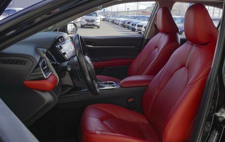 Toyota Camry, 2018 год, 2 899 000 рублей, 10 фотография