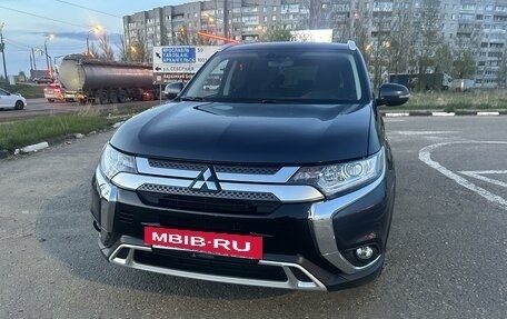 Mitsubishi Outlander III рестайлинг 3, 2020 год, 2 380 000 рублей, 4 фотография