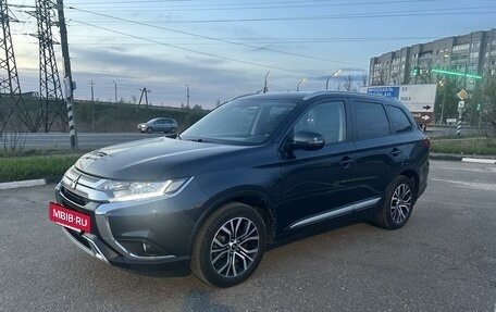 Mitsubishi Outlander III рестайлинг 3, 2020 год, 2 380 000 рублей, 3 фотография