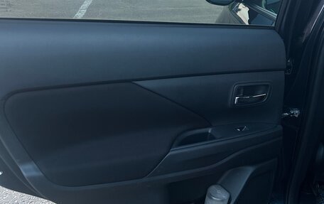 Mitsubishi Outlander III рестайлинг 3, 2020 год, 2 380 000 рублей, 13 фотография