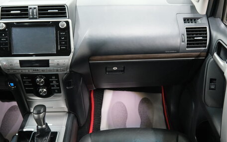 Toyota Land Cruiser Prado 150 рестайлинг 2, 2018 год, 4 989 000 рублей, 20 фотография