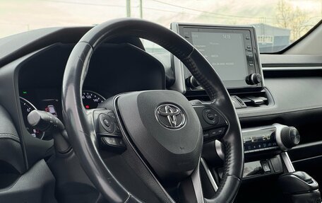 Toyota RAV4, 2020 год, 3 300 000 рублей, 9 фотография