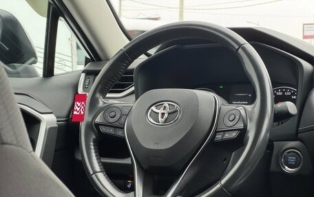 Toyota RAV4, 2020 год, 3 300 000 рублей, 10 фотография