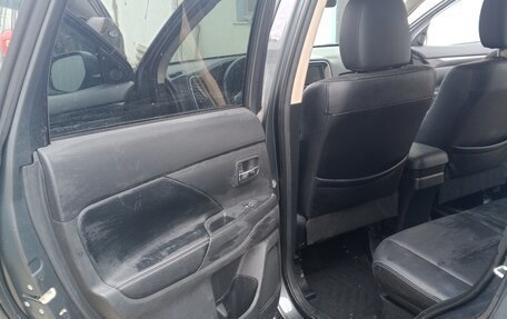 Mitsubishi Outlander III рестайлинг 3, 2018 год, 2 430 000 рублей, 8 фотография