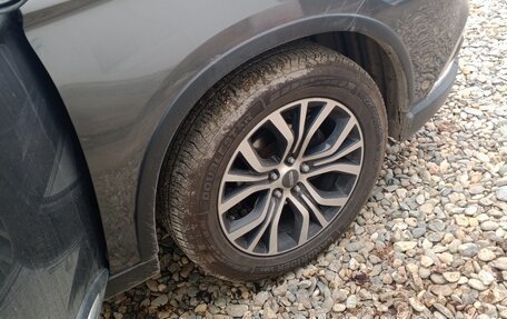 Mitsubishi Outlander III рестайлинг 3, 2018 год, 2 430 000 рублей, 7 фотография