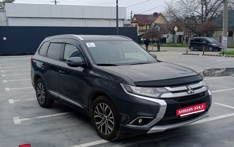 Mitsubishi Outlander III рестайлинг 3, 2018 год, 2 430 000 рублей, 3 фотография