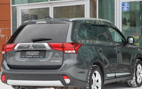 Mitsubishi Outlander III рестайлинг 3, 2018 год, 1 690 000 рублей, 5 фотография