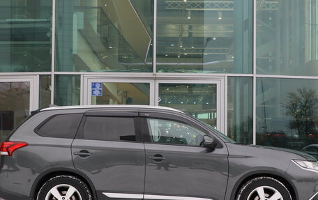 Mitsubishi Outlander III рестайлинг 3, 2018 год, 1 690 000 рублей, 6 фотография