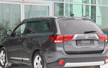 Mitsubishi Outlander III рестайлинг 3, 2018 год, 1 690 000 рублей, 3 фотография