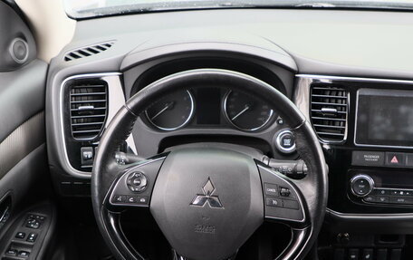 Mitsubishi Outlander III рестайлинг 3, 2018 год, 1 690 000 рублей, 11 фотография