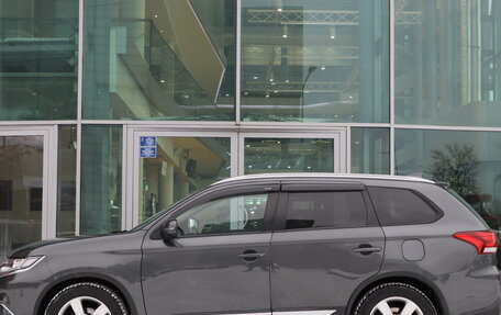 Mitsubishi Outlander III рестайлинг 3, 2018 год, 1 690 000 рублей, 2 фотография