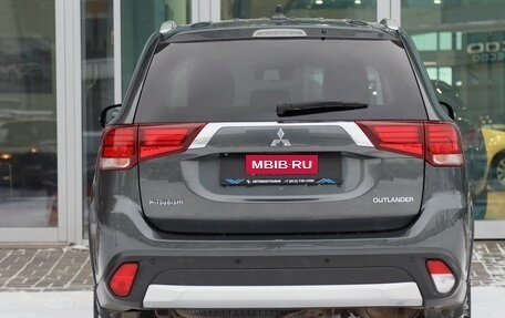 Mitsubishi Outlander III рестайлинг 3, 2018 год, 1 690 000 рублей, 4 фотография