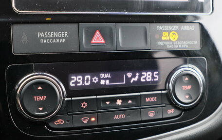 Mitsubishi Outlander III рестайлинг 3, 2018 год, 1 690 000 рублей, 19 фотография