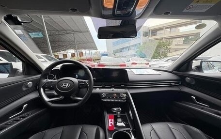 Hyundai Elantra, 2023 год, 1 680 000 рублей, 8 фотография