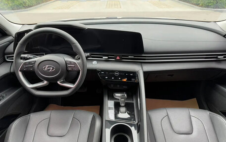 Hyundai Elantra, 2022 год, 1 690 000 рублей, 8 фотография