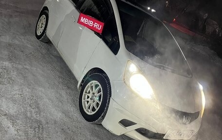 Honda Fit III, 2010 год, 800 000 рублей, 2 фотография